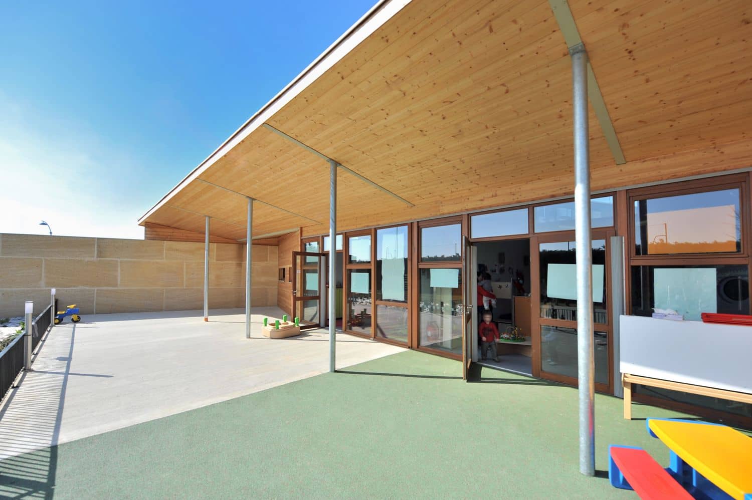 crèche multi accueil hqe bepos 36 places à camaret sur aigues 3