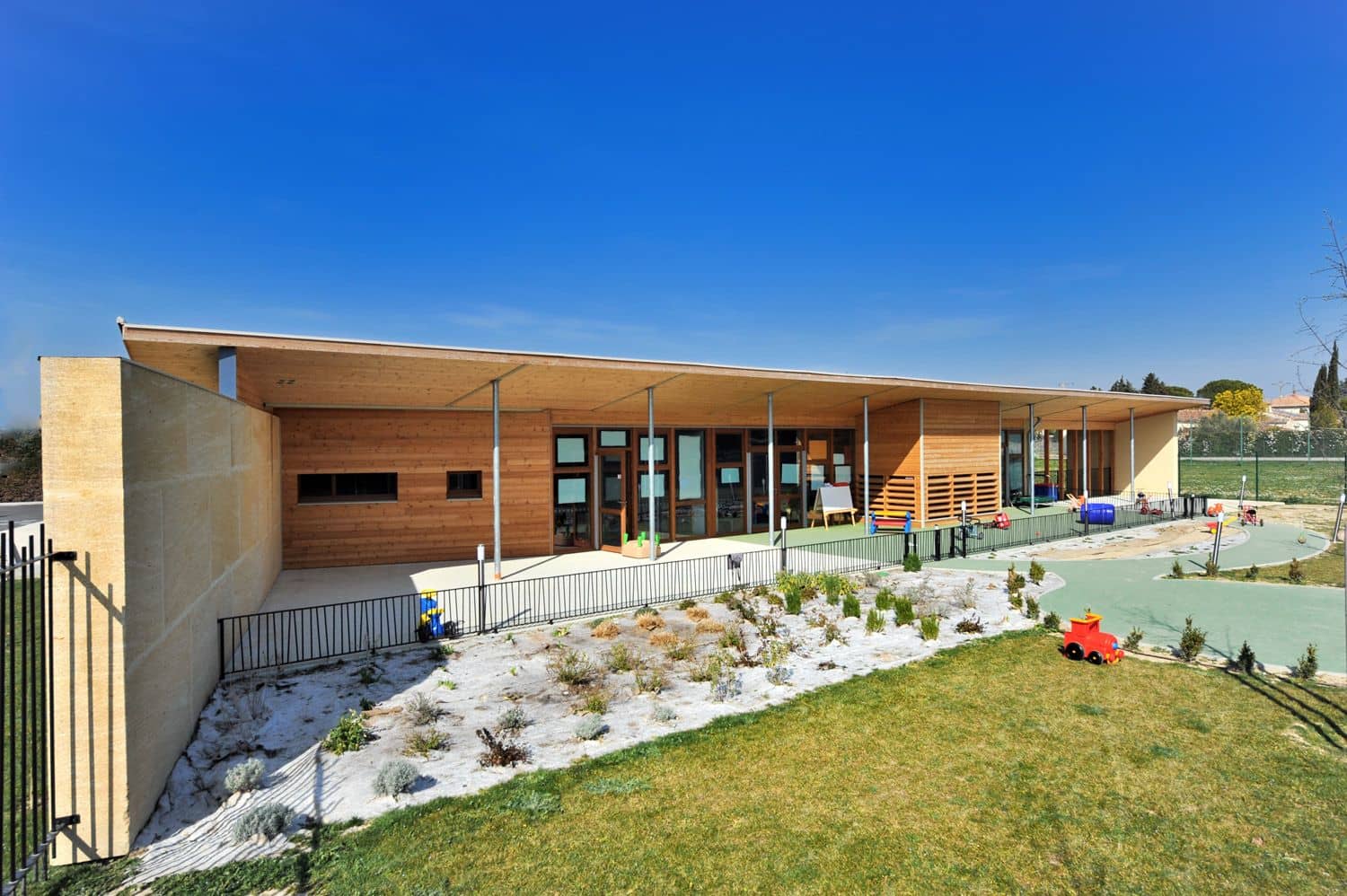 crèche multi accueil hqe bepos 36 places à camaret sur aigues 4