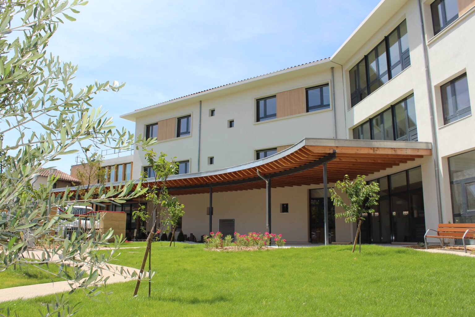 le clos des lavandes ehpad à isles sur la sorgue 84