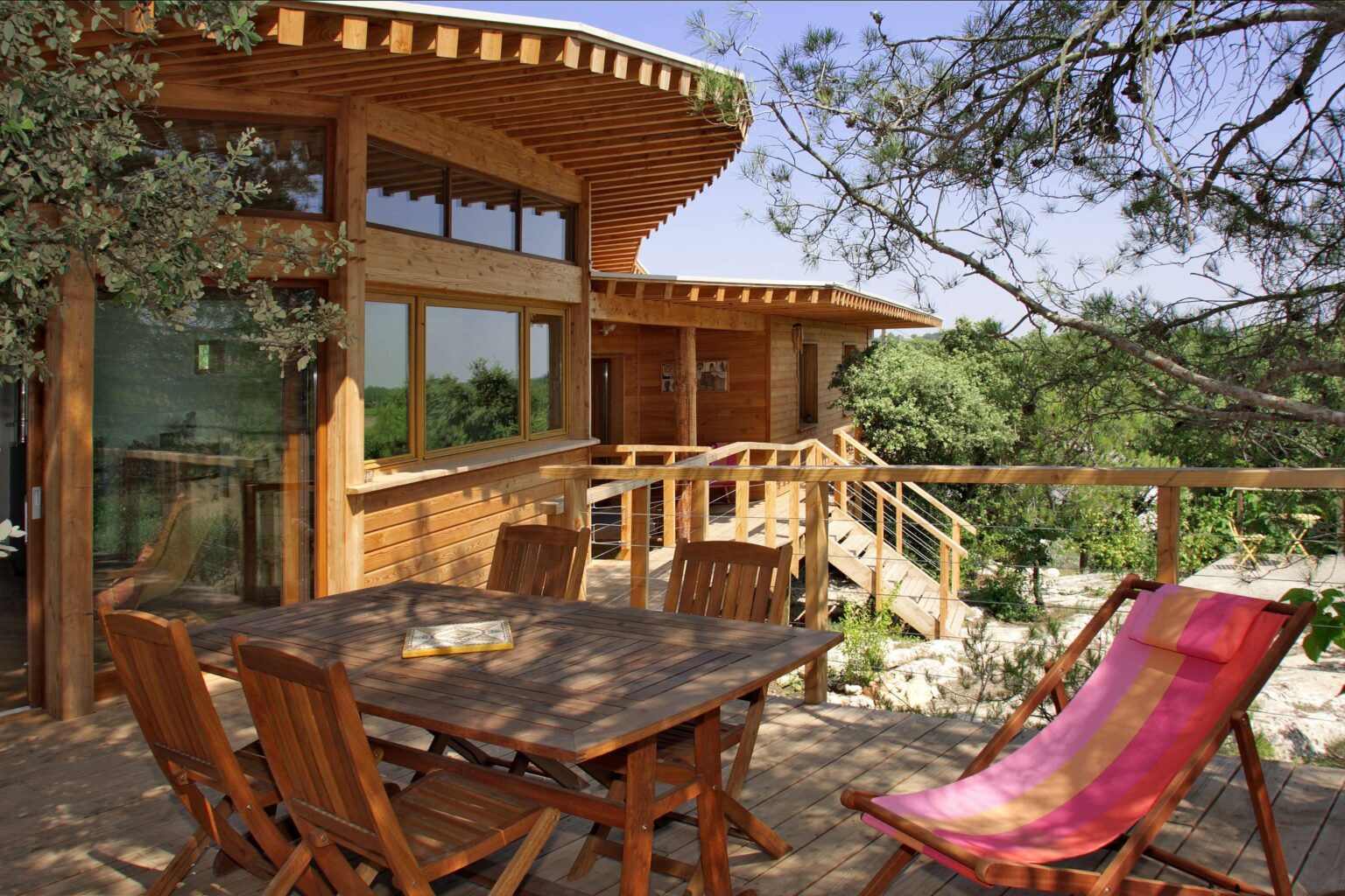 maison sur pilotis sur un rocher à sommières 5
