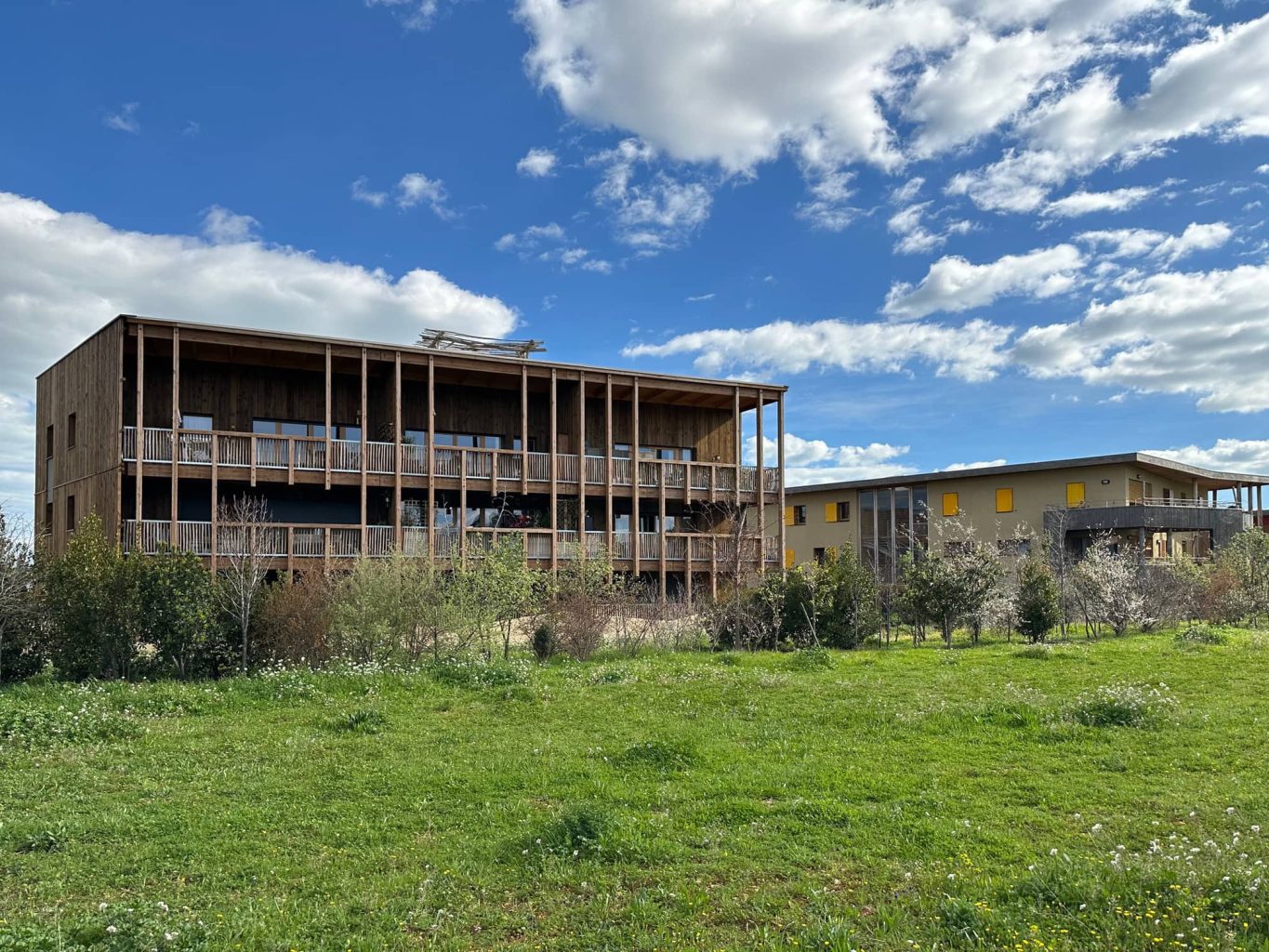 vue parc orepa ok.orepa logements collectifs avec toiture terrasse et jardin partagés montpellier quartir les grisettes